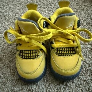 Jordan 4 lighting yellow